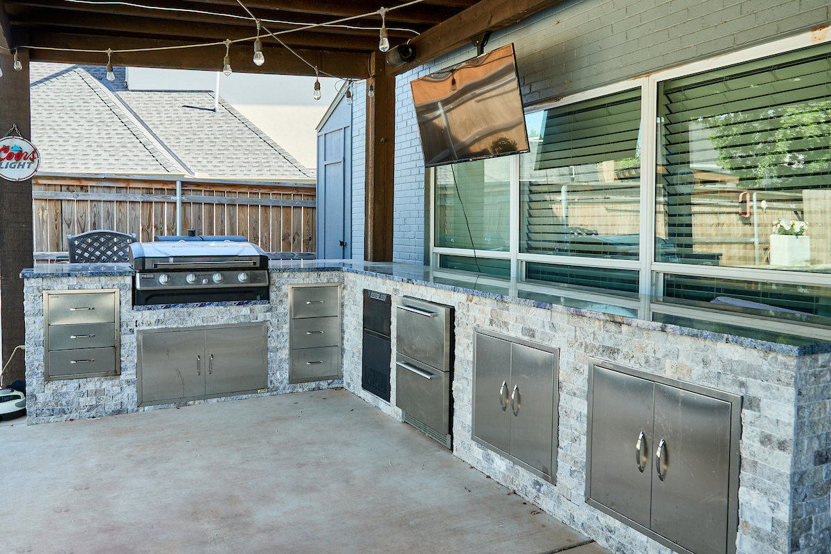 Outdoor Living Addition – Covered Patio & Kitchen